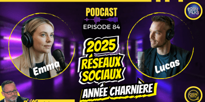 Visuel promotionnel du podcast QSNTalks avec le titre « Réseaux sociaux en 2025, année charnière », épisode 84. Deux intervenants sont en vedette : Emma à gauche et Lucas à droite, tous deux équipés de casques et de micros professionnels, discutant dans un décor futuriste aux tons violets. En haut, une bannière jaune indique « Le podcast des réseaux sociaux et de l'eRéputation ». En bas à gauche, apparition de Frédéric Foschiani, expert en réseaux sociaux, avec son nom sur fond jaune. Logos QSN-DigiTal et QSNTalks présents dans les coins.
