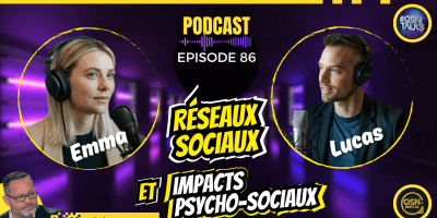 Visuel promotionnel du podcast QSNTalks avec le titre « Réseaux sociaux et impacts psycho-sociaux», épisode 86. Deux intervenants sont en vedette : Emma à gauche et Lucas à droite, tous deux équipés de casques et de micros professionnels, discutant dans un décor futuriste aux tons violets. En haut, une bannière jaune indique « Le podcast des réseaux sociaux et de l'eRéputation ». En bas à gauche, apparition de Frédéric Foschiani, expert en réseaux sociaux, avec son nom sur fond jaune. Logos QSN-DigiTal et QSNTalks présents dans les coins.
