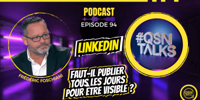 Visuel du podcast QSNTALKS animé par Frédéric Foschiani, expert en réseaux sociaux, eRéputation et IA pour la communication. L’image annonce l’épisode 94 de la saison 6, intitulé " Faut-il publier tous les jours pour exister sur LinkedIn ?". On y voit le logo 3D du podcast au centre entouré d’un cercle jaune, accompagné du visage de l’animateur en bas à gauche. Le mot "PODCAST" figure en haut à gauche avec une icône de micro, renforçant le thème audio de la série. Logo de QSNDIGITAL en bas à droite